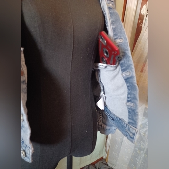 A Lucky Brand Tomboy Trucker Blue Denim Jean Jacket - Picture 7 of 16